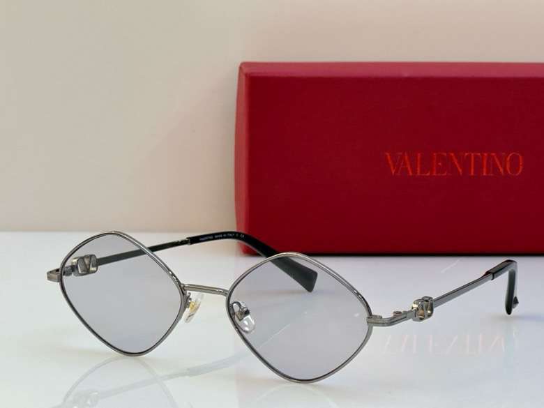 Picture of Valentino Sunglasses _SKUfw55480497fw